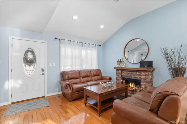 131 S 5th ST, Bethpage, NY 11714