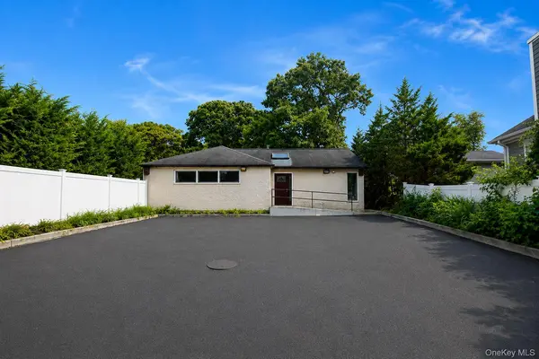 362 Mooney Pond RD, Farmingville, NY 11738