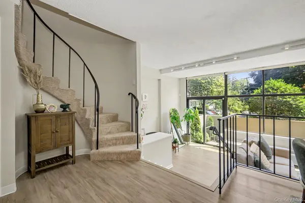 15 Stewart PL #1S, White Plains, NY 10603