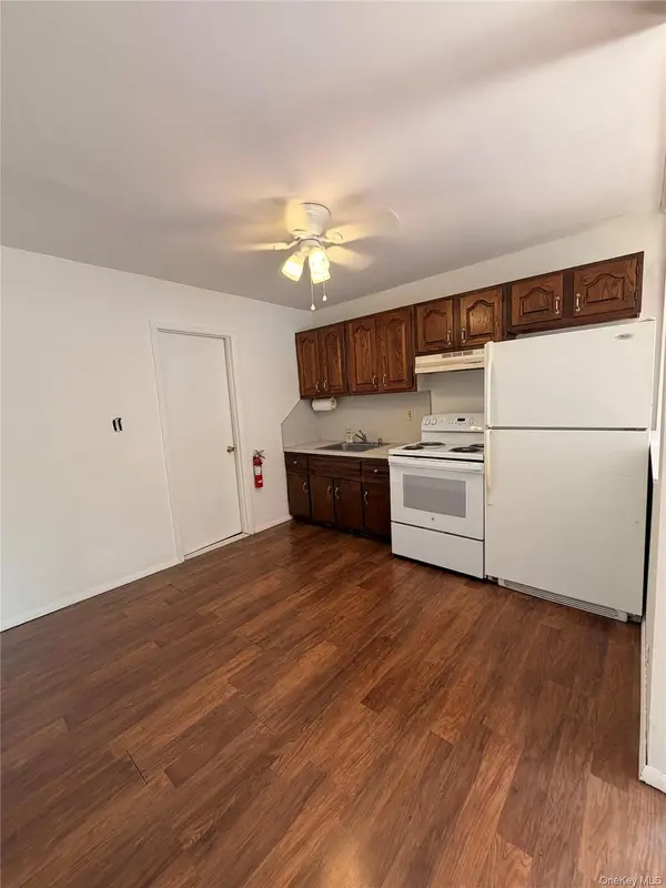 994 Old Medford AVE, Farmingville, NY 11738