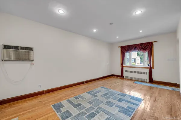 13835 64th AVE, Flushing, NY 11367