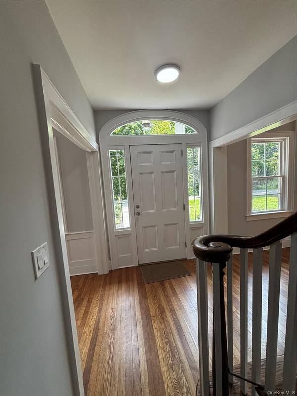 28 Wayaawi AVE, Bayville, NY 11709