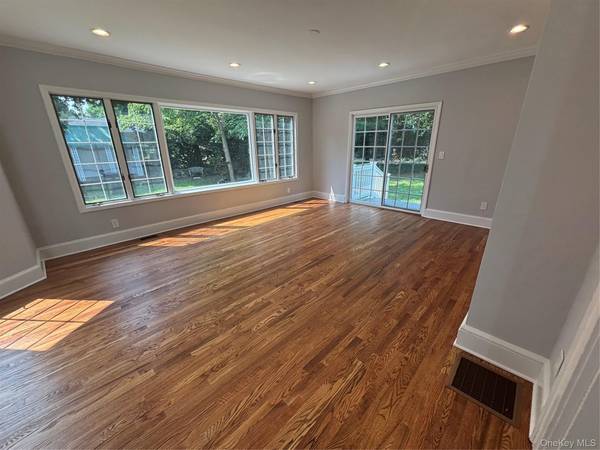 28 Wayaawi AVE, Bayville, NY 11709