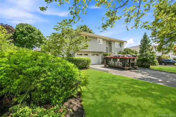6 Oatley PL, Commack, NY 11725