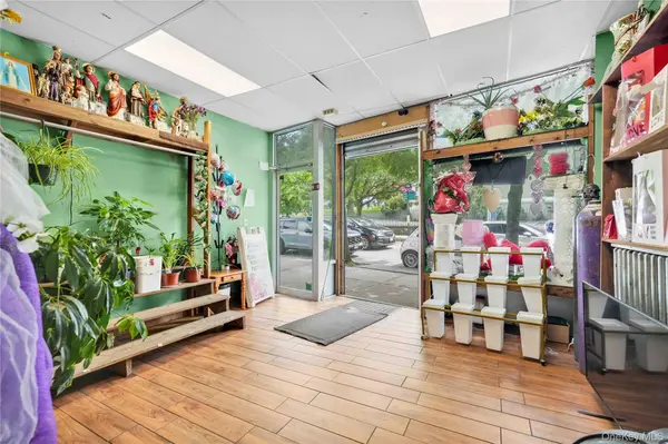 73-35 Myrtle AVE, Glendale, NY 11385