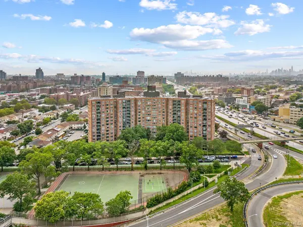 61-20 Grand Central Pkwy #A1508, Forest Hills, NY 11375