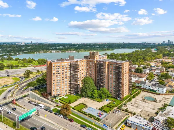 61-20 Grand Central Pkwy #A1508, Forest Hills, NY 11375