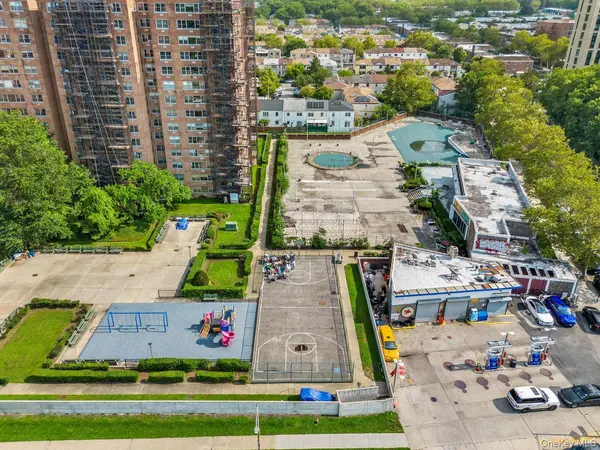 61-20 Grand Central Pkwy #A1508, Forest Hills, NY 11375