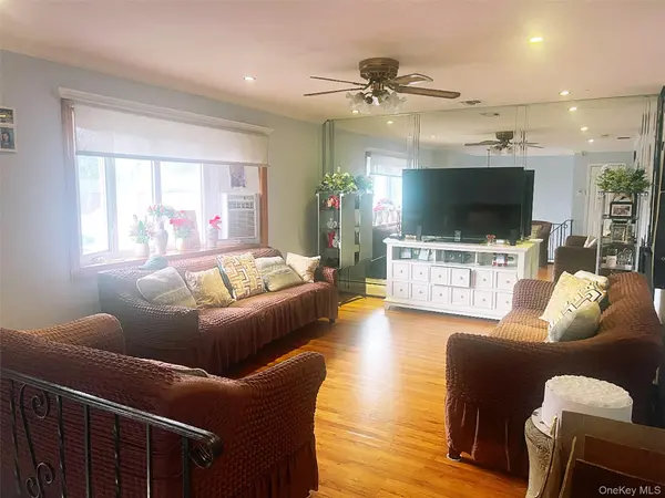 312 E Columbia ST, Hempstead, NY 11550