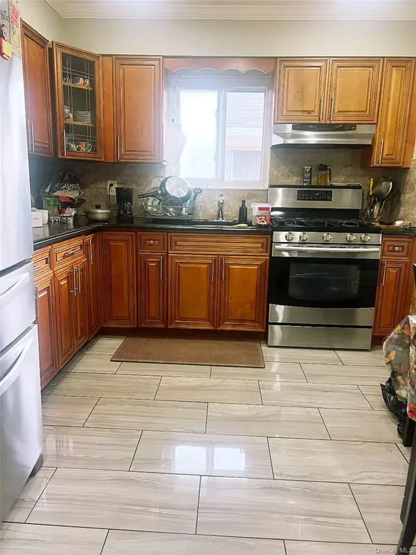 312 E Columbia ST, Hempstead, NY 11550