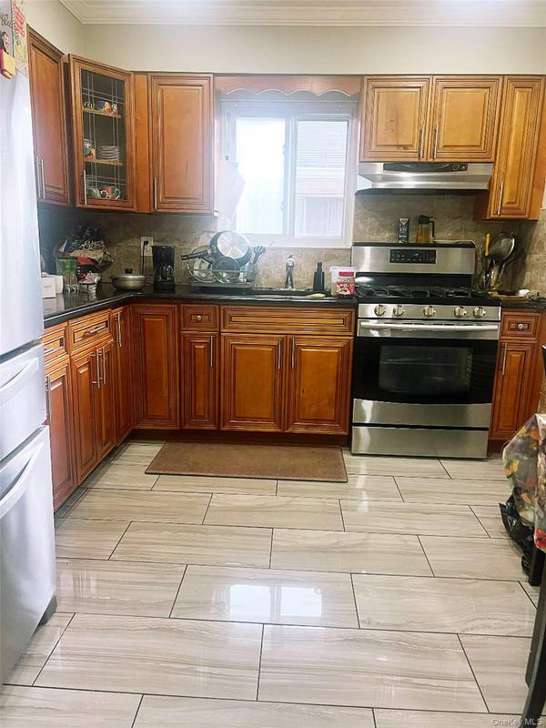 312 E Columbia ST, Hempstead, NY 11550