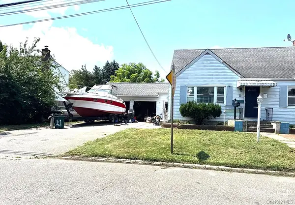 11 Stevens PL, Huntington Station, NY 11746