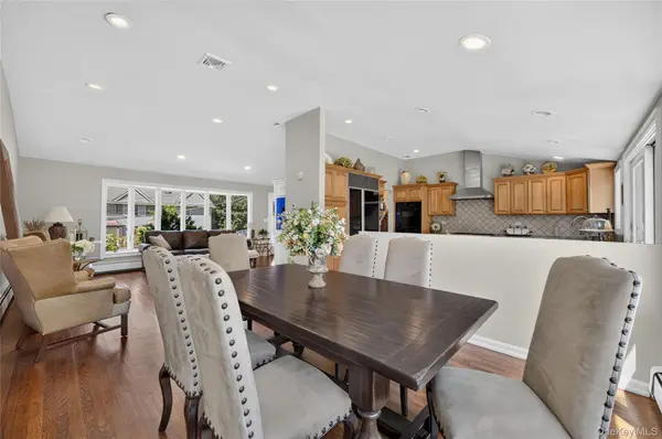 1 Ryan CT, Syosset, NY 11791