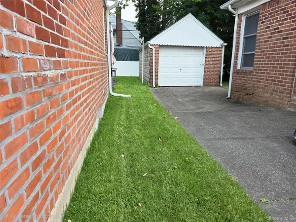 6515 180th ST, Fresh Meadows, NY 11365