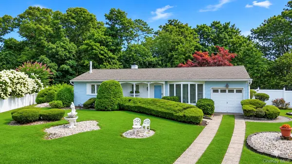 12 Heather CT, Centereach, NY 11720
