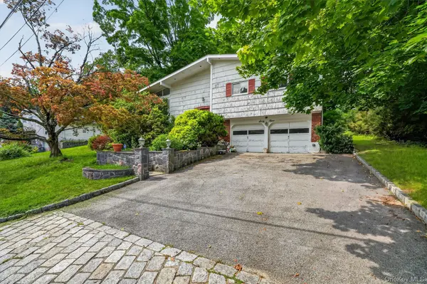 69 Stonewall CIR, White Plains, NY 10607