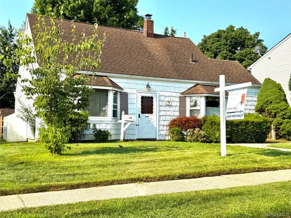 32 Griddle LN, Levittown, NY 11756