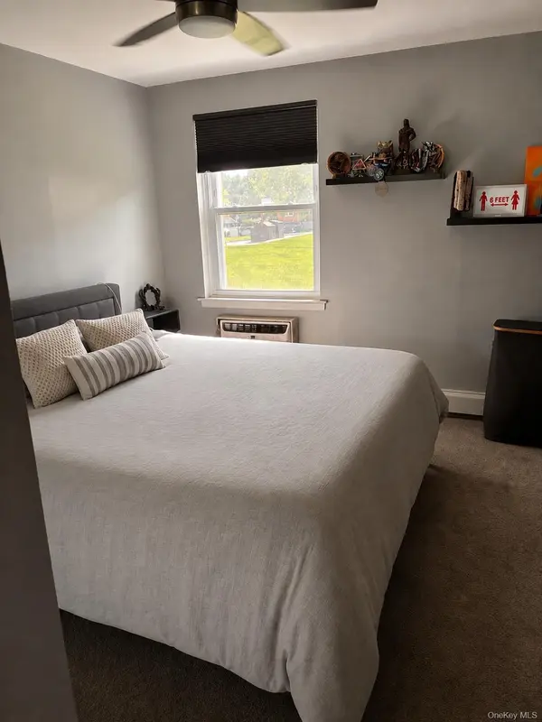 270 Lowndes AVE #121G, Huntington Station, NY 11746