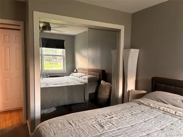 270 Lowndes AVE #121G, Huntington Station, NY 11746