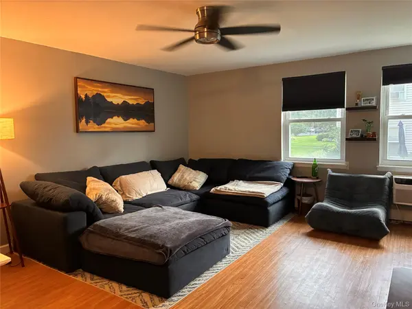 270 Lowndes AVE #121G, Huntington Station, NY 11746