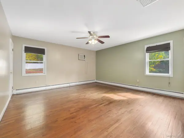 22 N Lorna LN, Airmont, NY 10952