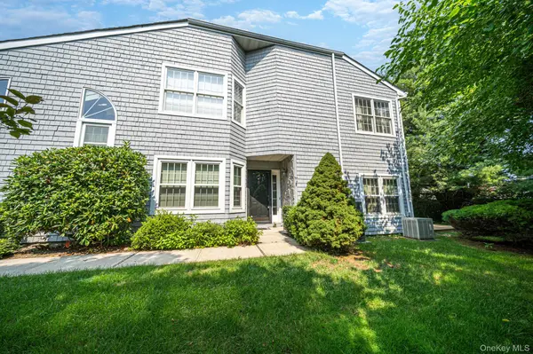 188 Lakebridge DR, Kings Park, NY 11754
