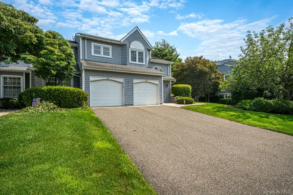 188 Lakebridge DR, Kings Park, NY 11754