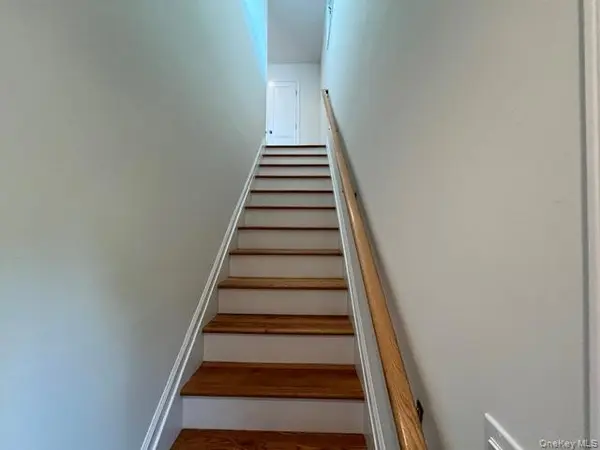 42 Sintsink DR #1, Port Washington, NY 11050
