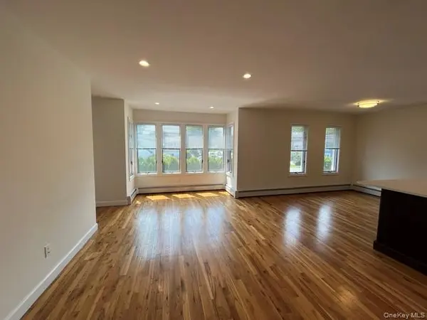 42 Sintsink DR #1, Port Washington, NY 11050