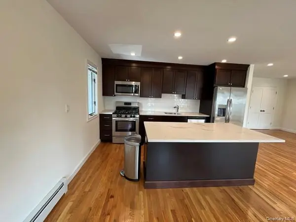 42 Sintsink DR #1, Port Washington, NY 11050
