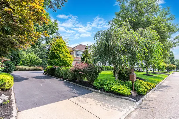 11 Horstead CT, Yaphank, NY 11980