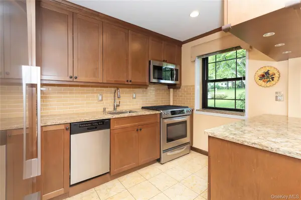 1263 California Road #2R, Eastchester, NY 10709