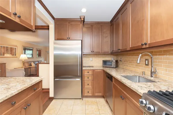 1263 California Road #2R, Eastchester, NY 10709