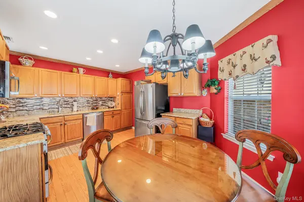 63 Madison CIR, Middle Island, NY 11953