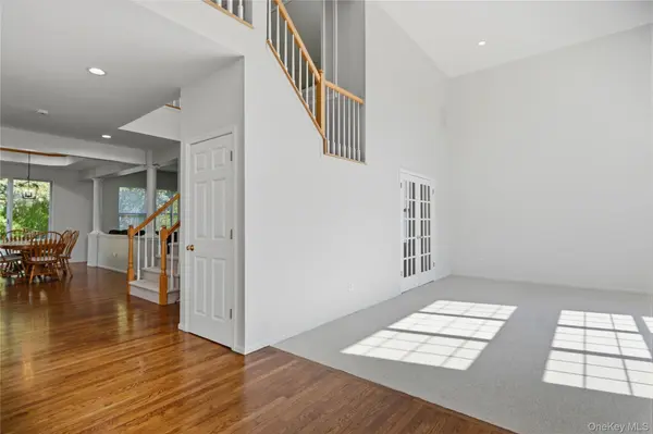 48 Peachtree CT, Holtsville, NY 11742