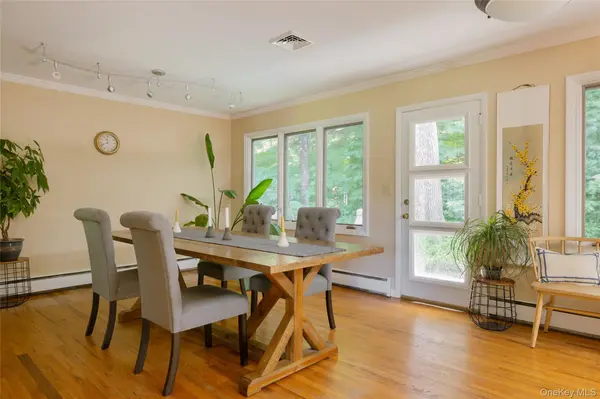 133 White Schoolhouse RD, Rhinebeck, NY 12572