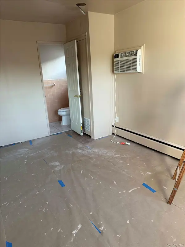 Address not disclosed, Rosedale, NY 11422