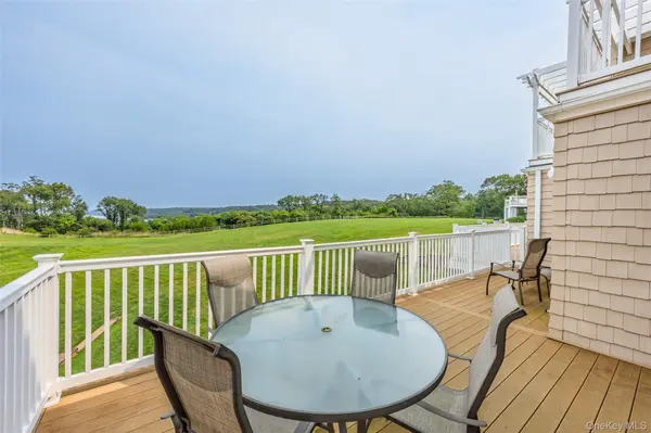 35 Theresa LN, Port Jefferson, NY 11777