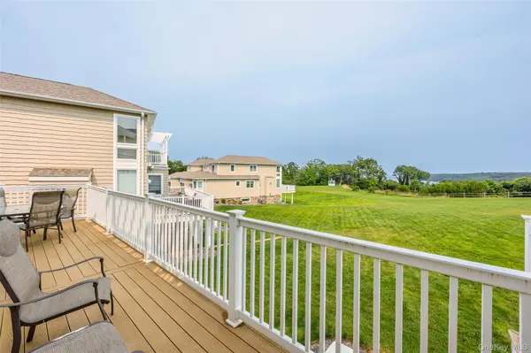 35 Theresa LN, Port Jefferson, NY 11777