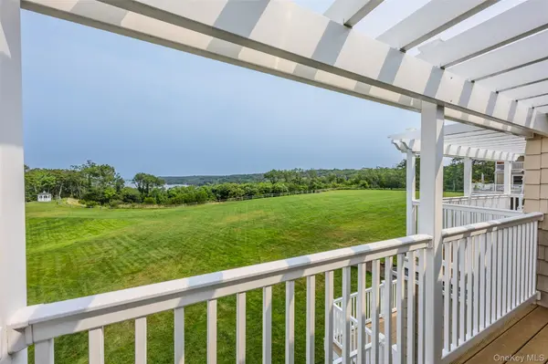 35 Theresa LN, Port Jefferson, NY 11777