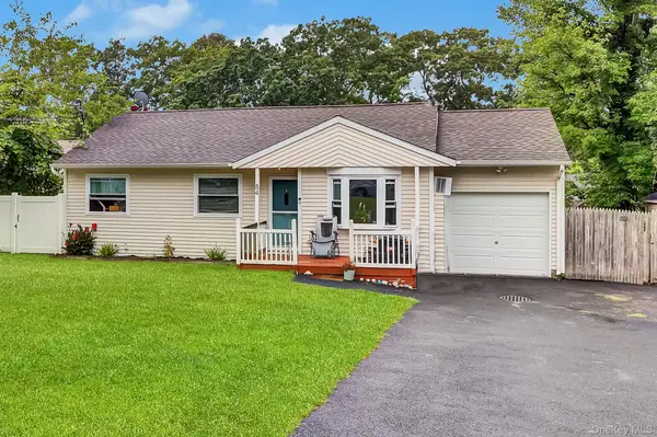 84 Palm RD, Rocky Point, NY 11778