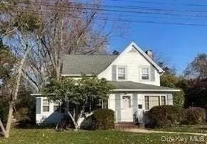 25 Howard ST, Patchogue, NY 11772