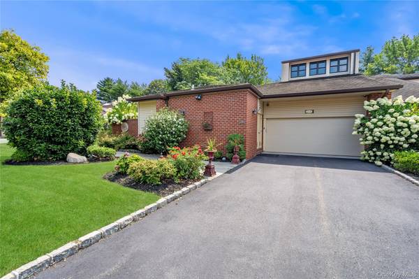 264 Sparrow DR, Manhasset, NY 11030