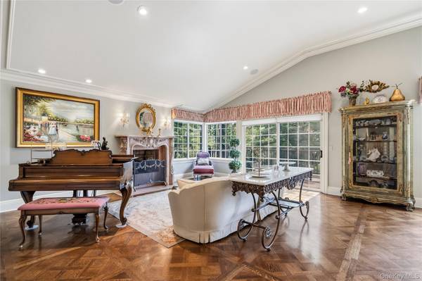 264 Sparrow DR, Manhasset, NY 11030