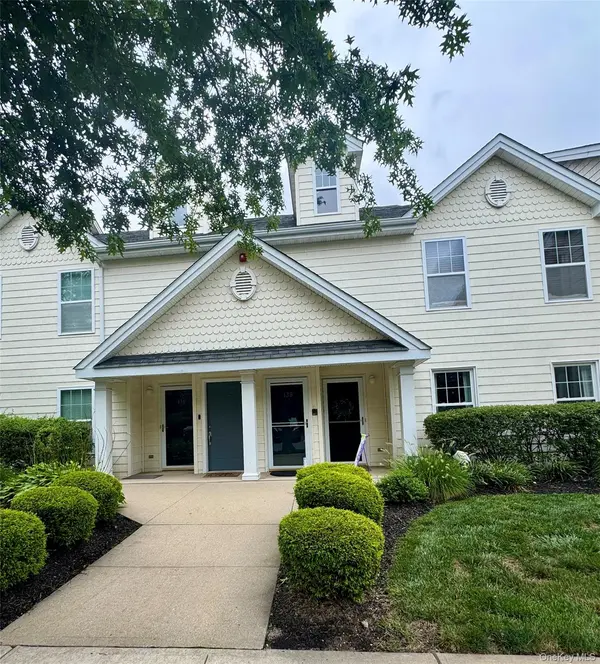 139 Brattle CIR, Melville, NY 11747