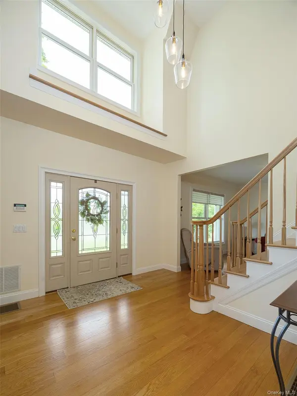 12 Nichris LN, Staatsburg, NY 12580