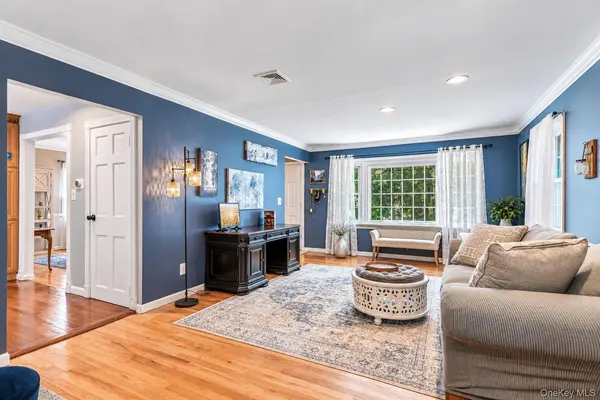 103 Harvard AVE, Smithtown, NY 11787
