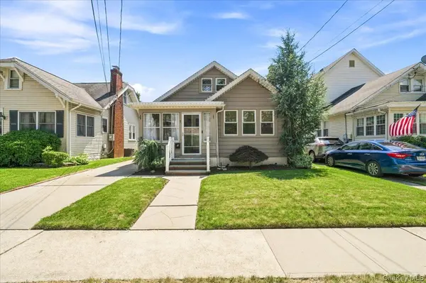 7 Lancaster ST, Lynbrook, NY 11563