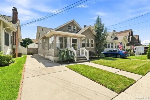 7 Lancaster ST, Lynbrook, NY 11563
