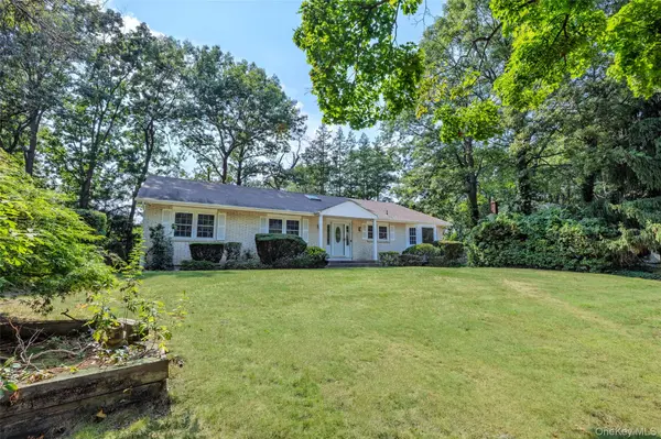 2 Erita LN, Smithtown, NY 11787